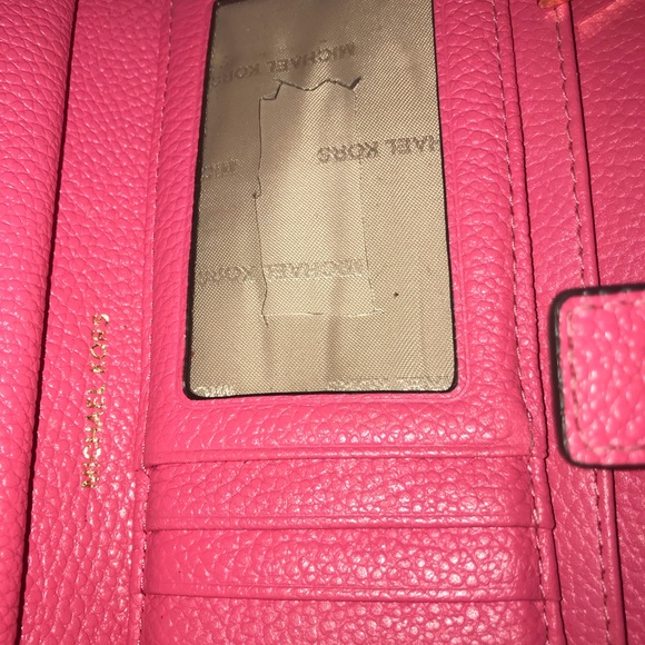 Michael Kors Wallet - Picture 6 of 8